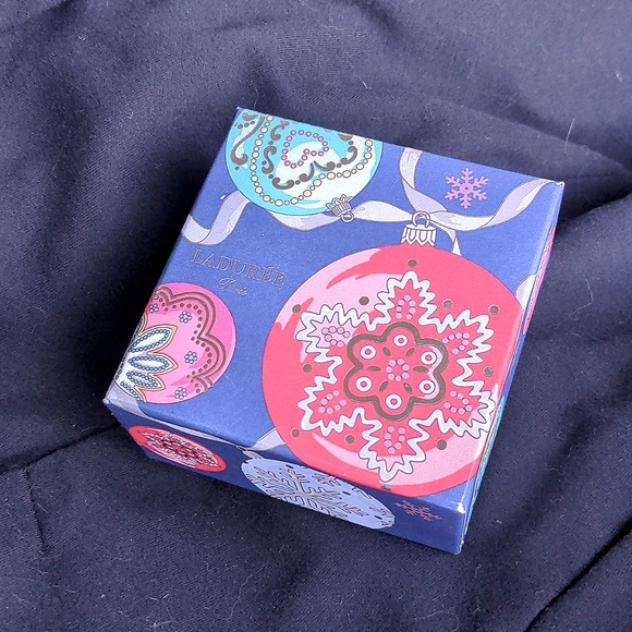 Limited Edition Laduree Holiday Christmas Macaron Box - Picture 2 of 4